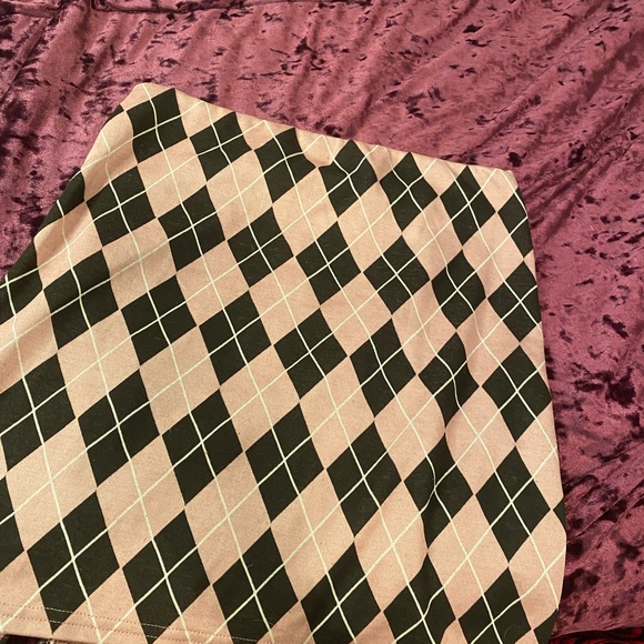 cute mini skirt - Picture 2 of 3